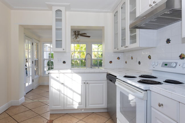 Building Photo - 245 Cortez Rd