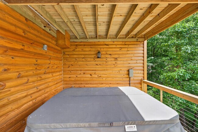 Building Photo - 308 Acres Ct