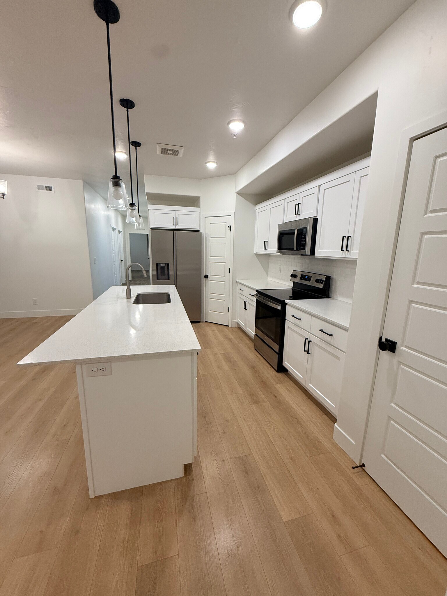 Building Photo - 551 S 1020 W