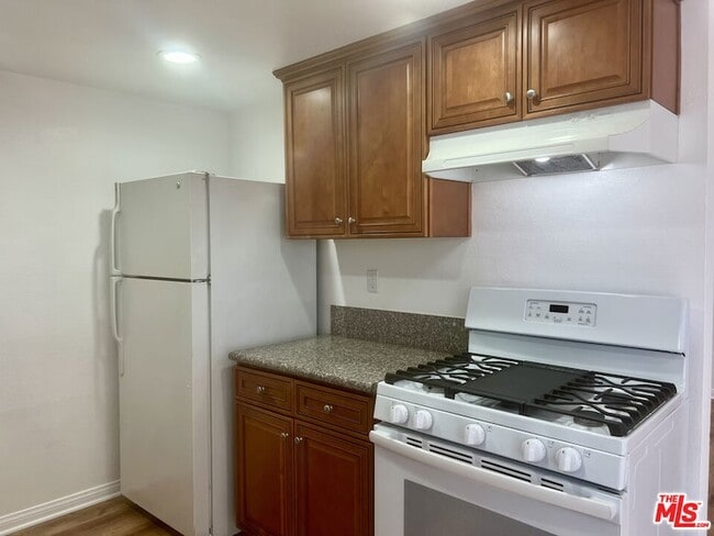 Building Photo - 5263 Riverton Ave