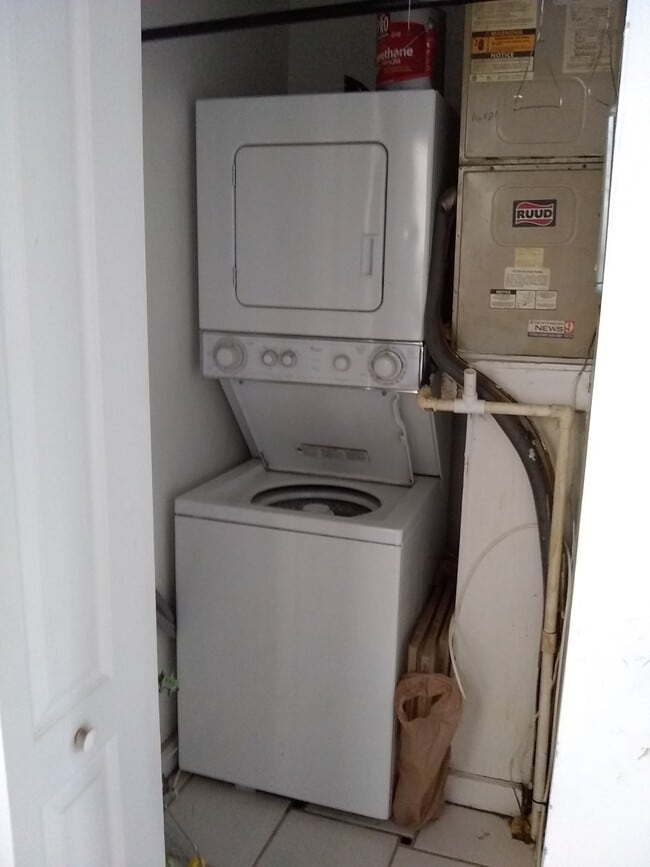 Building Photo - 115 Peachtree St