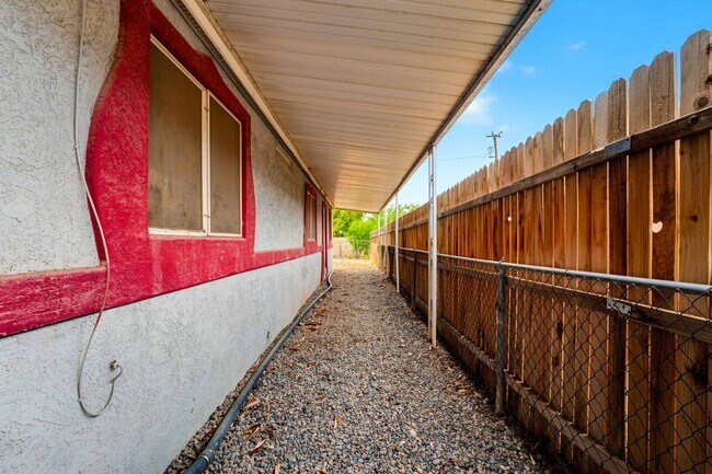 Building Photo - 13507 W Stella Ln