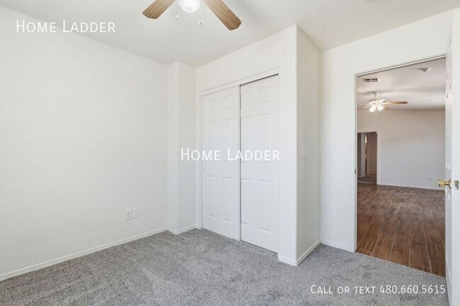 Building Photo - 10452 W Arivaca Dr