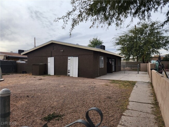 Primary Photo - 1037 June Ave