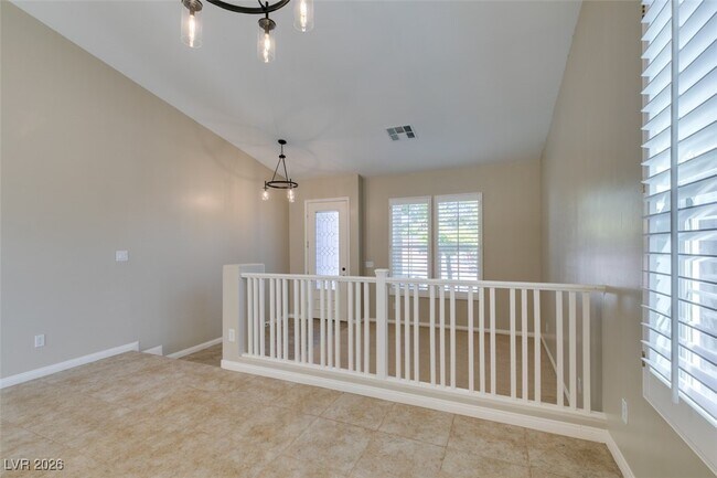 Building Photo - 25 Precipice Ct