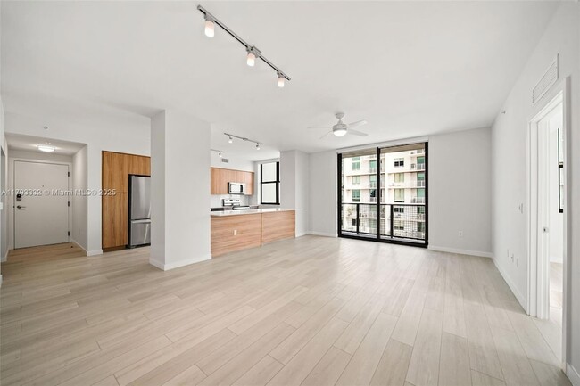 Primary Photo - 555 NE 8th St