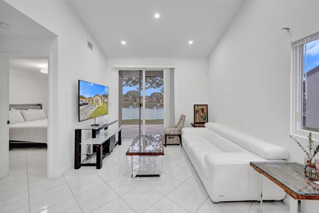 Building Photo - 5514 SW 28th Terrace