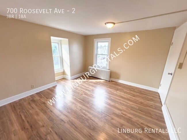 Building Photo - 700 Roosevelt Ave