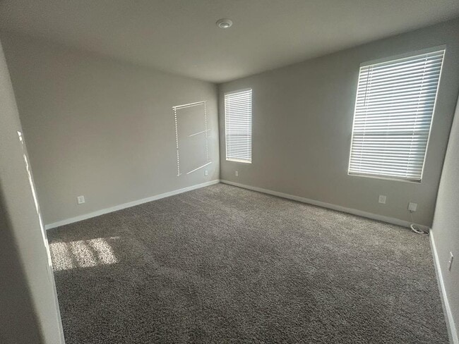 Building Photo - 6007 Oracle Dr
