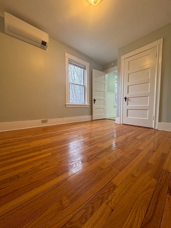 Building Photo - 18 Emerald Ave