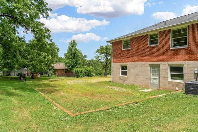 Building Photo - 411 Westchester Dr