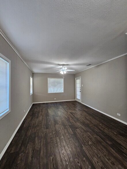 Living Room Continued - 10126 Kilarney Dr