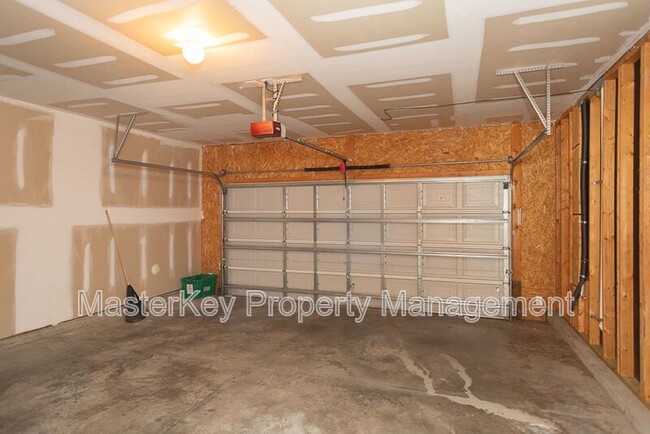Building Photo - 7144 Great Laurel Dr