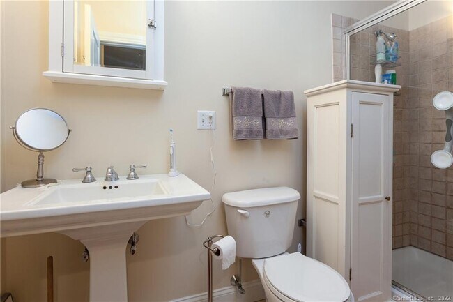 Building Photo - 4 Daskams Ln