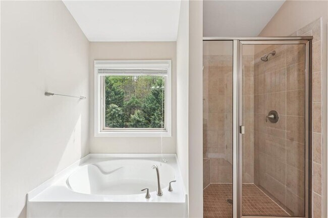 Building Photo - 6370 Shiloh Woods Dr