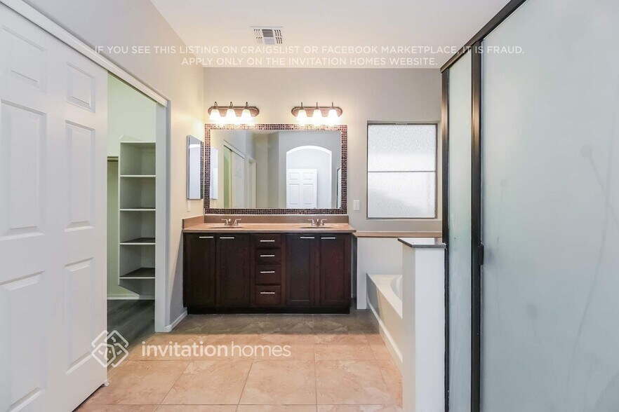 Building Photo - 4657 E Odessa Dr