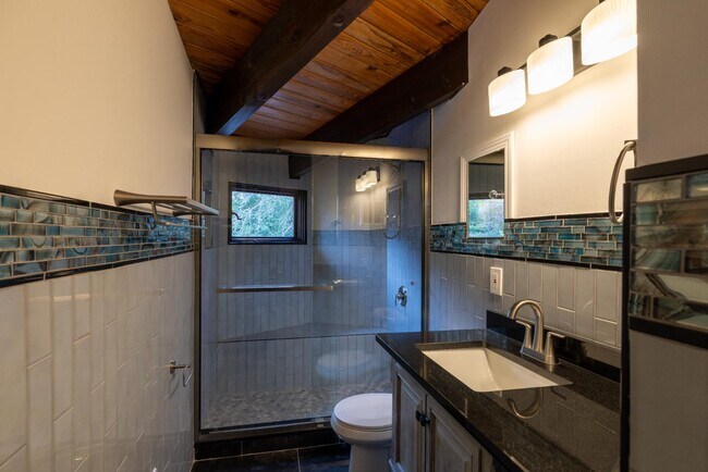 Building Photo - 1240 E Donges Ct