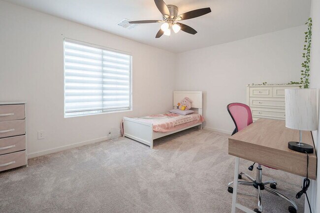 Building Photo - 2820 N 196th Ln