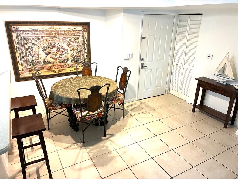 Building Photo - 1270 Wildwood Lakes Blvd