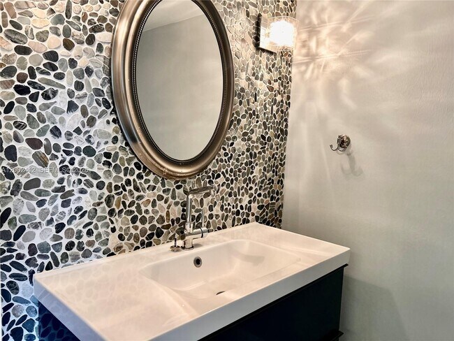 Building Photo - 2731 Taft St