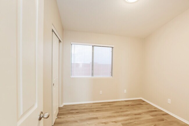 Building Photo - 4001 E Timberline Rd