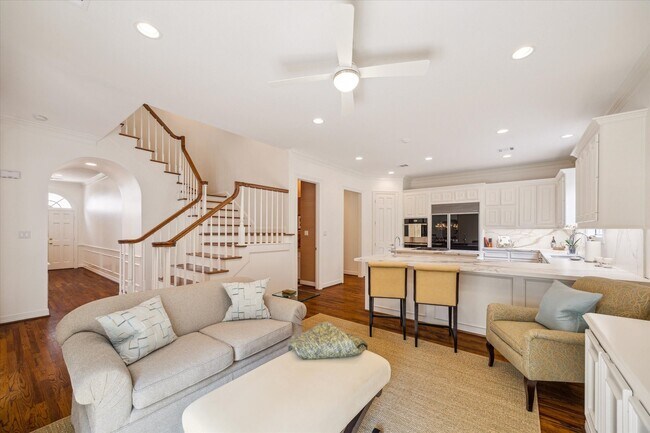 Building Photo - 2214 Potomac Dr