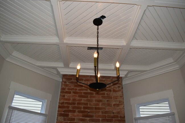 Building Photo - Renovated 3 Bedroom in Shelby Park close to Logan Street Market