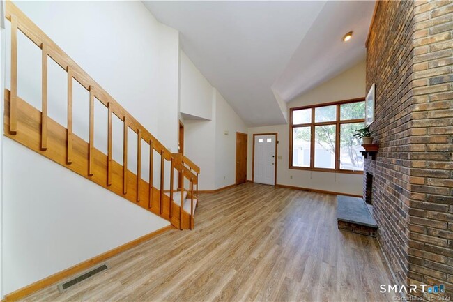 Building Photo - 33 Ivy Ln