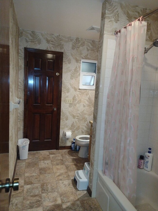 Building Photo - 3 - 2 in Fruitland Park