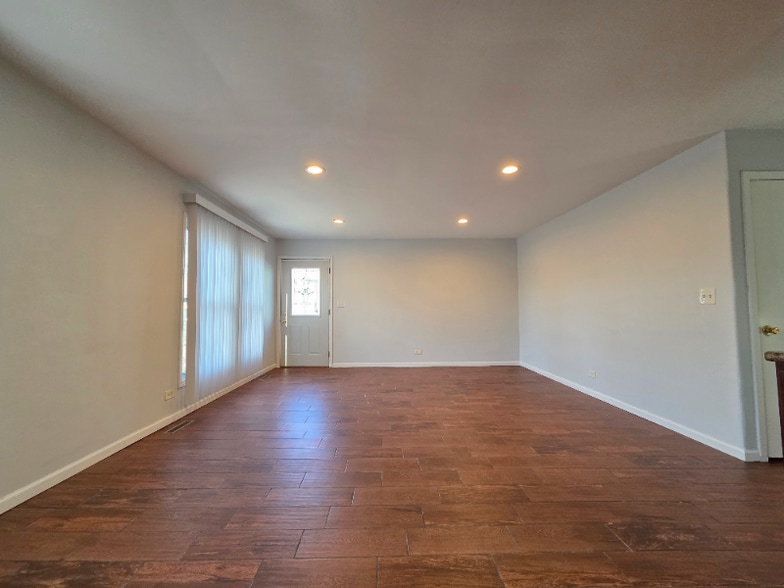 Building Photo - 331 Lawn Terrace