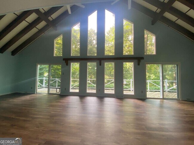 Building Photo - 522 Capri Dr