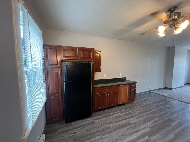 Building Photo - 130 S Bryant Ave