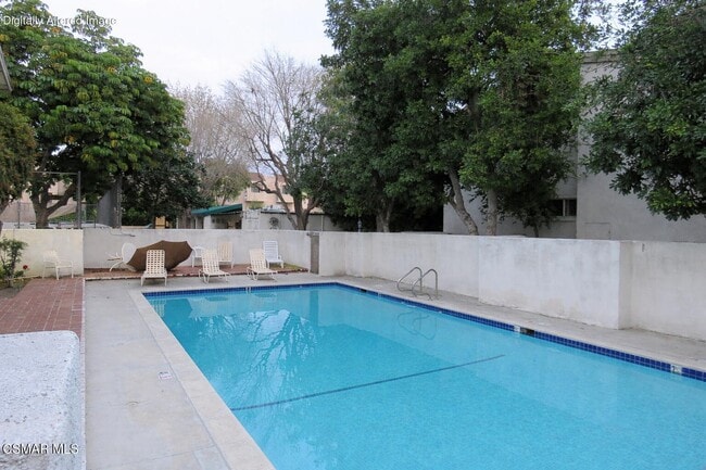 Building Photo - 18547 Collins St