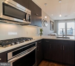 Building Photo - 1350 Maryland Ave NE