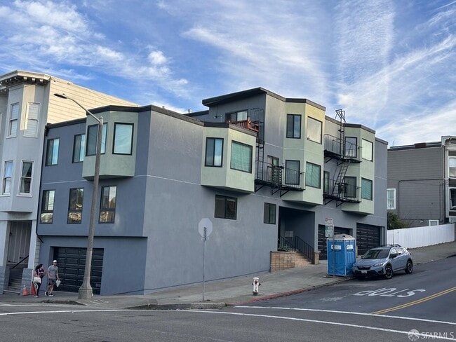 Building Photo - 1360 Lyon St