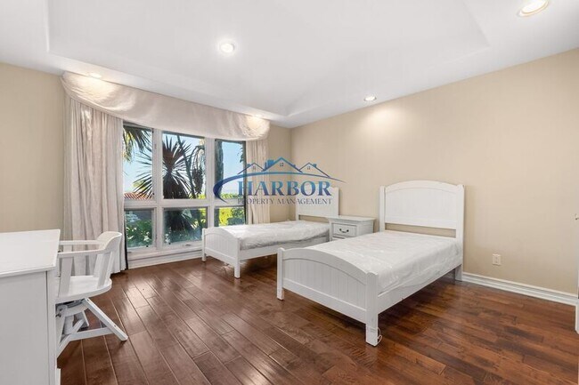 Building Photo - 1504 Vía Margarita