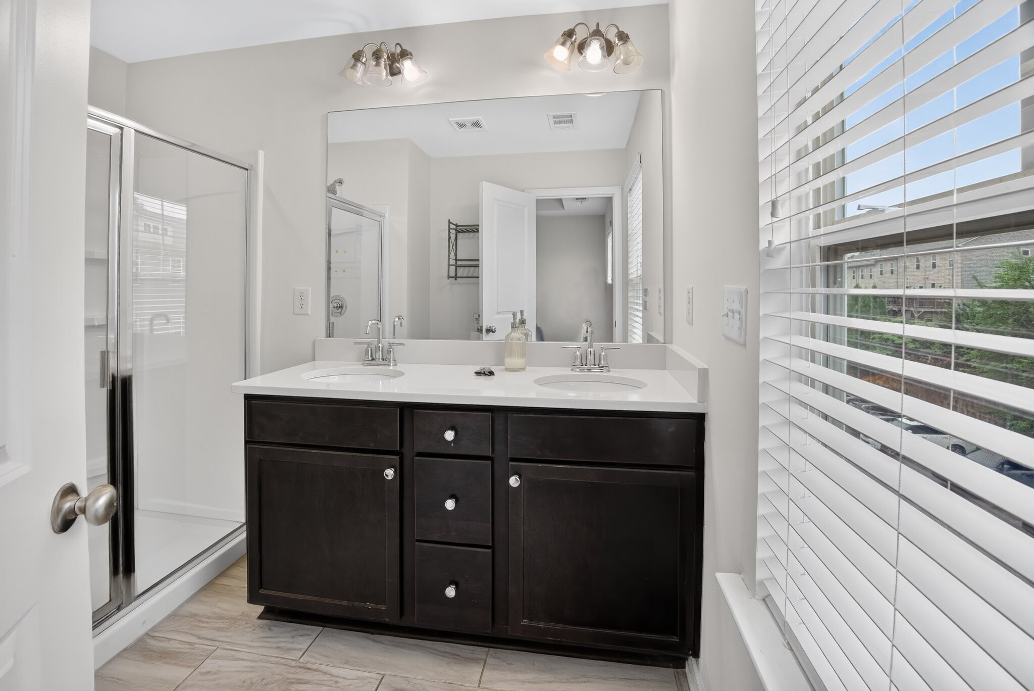 Building Photo - 865 Society Cir