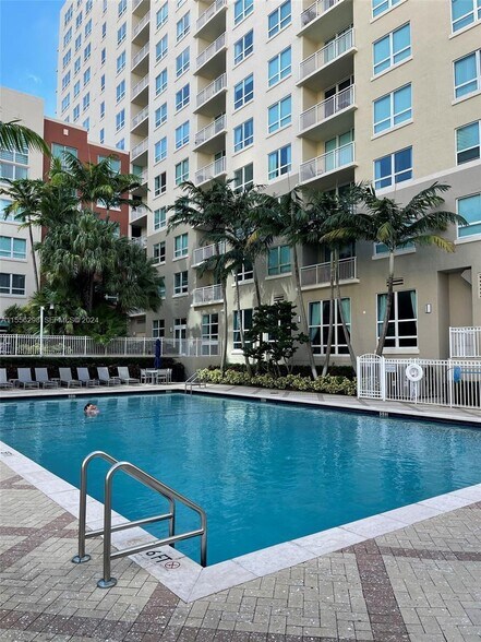 Building Photo - 2001 Biscayne Blvd