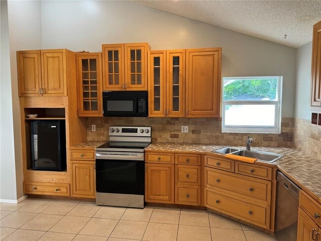 Building Photo - 5906 Birchwood Dr