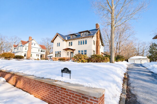 Building Photo - 671 Prospect St