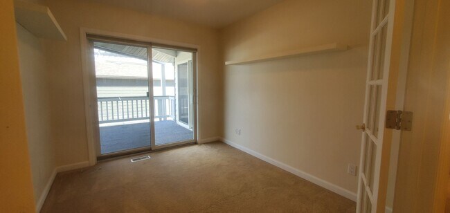 Building Photo - Large 5 bedroom home in Briarwood