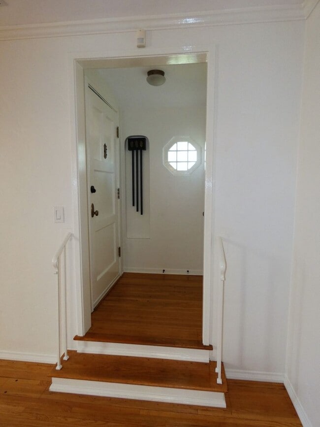 Building Photo - *Available NOW in Whittier!*