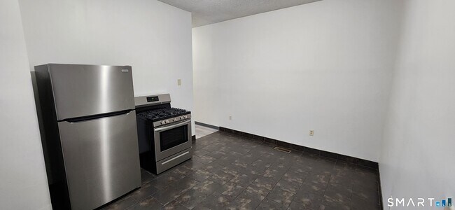 Building Photo - 24 Meadow St