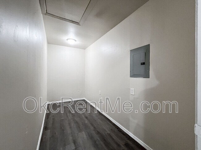 Building Photo - 2400 SW 63rd St