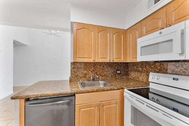 Building Photo - 212 Lake Pointe Dr