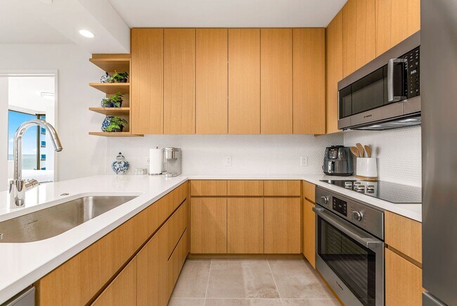 Building Photo - Sky Ala Moana (West) #3001 - Fully furnished 2 BR/2 BA/2 parking