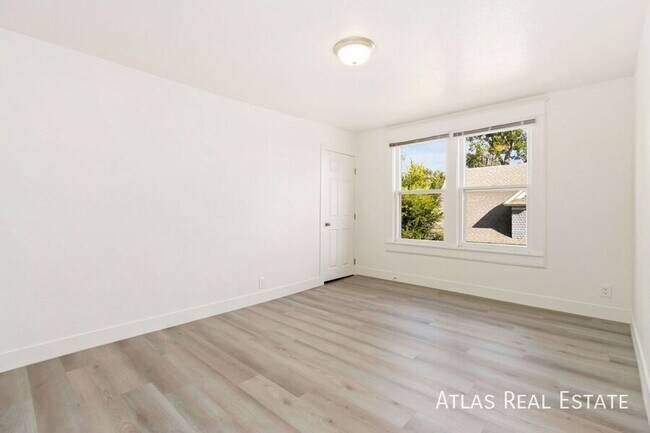 Building Photo - 1904 8th Ave