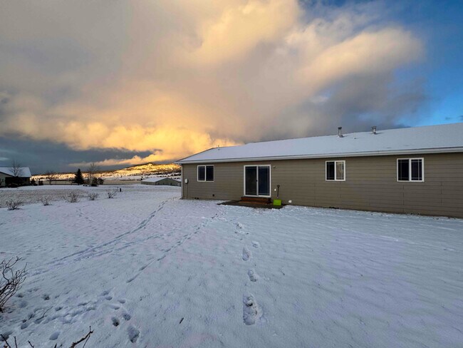 Building Photo - 4 Cedar Waxwing Rd