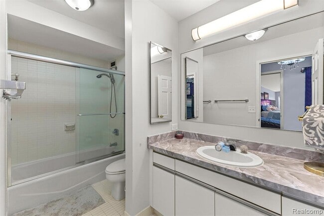 Building Photo - 5000 Town Center Dr