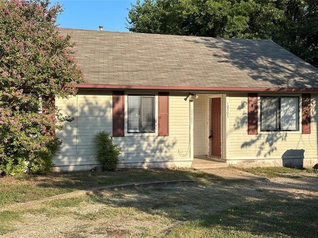 Primary Photo - 10505 Mcmillian Dr